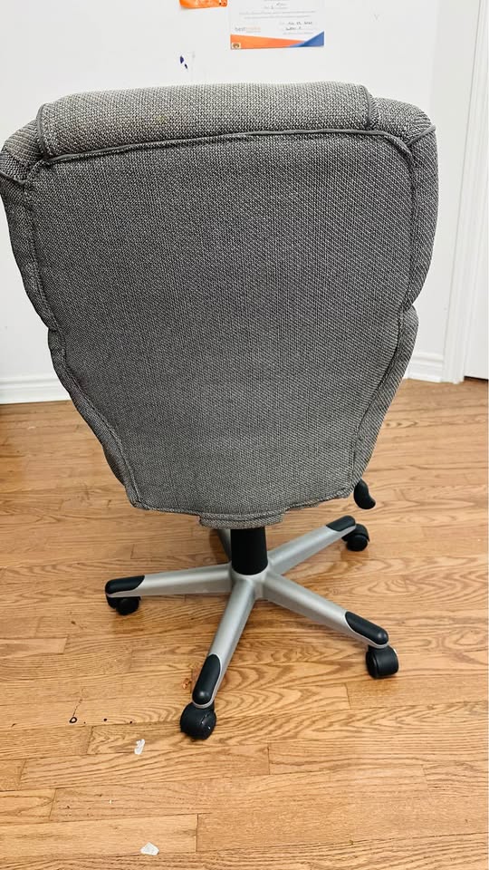 🪑 Comfortable Office Chair – Height Adjustable & Reclines – $30 - photo 4