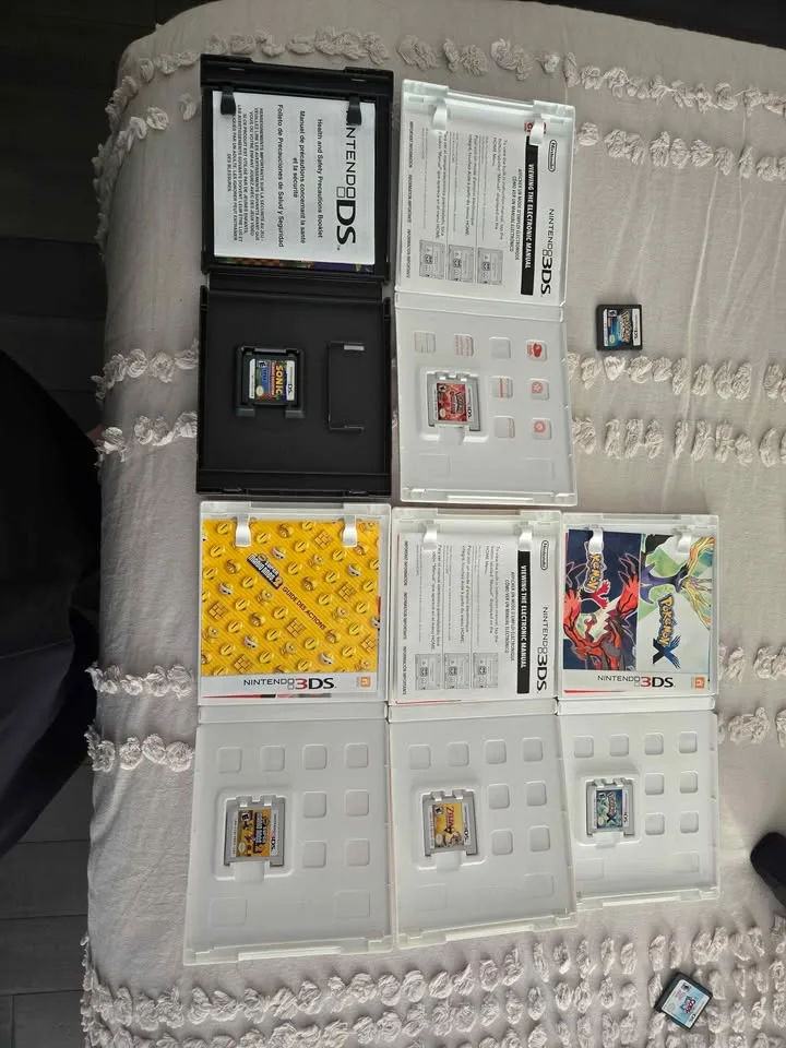 Nintendo DS/3DS Games for sale image indicator(2)