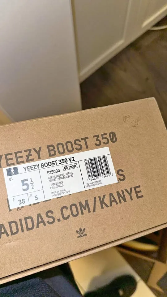 adidas Yeezy Boost 350 V2 thumbnail