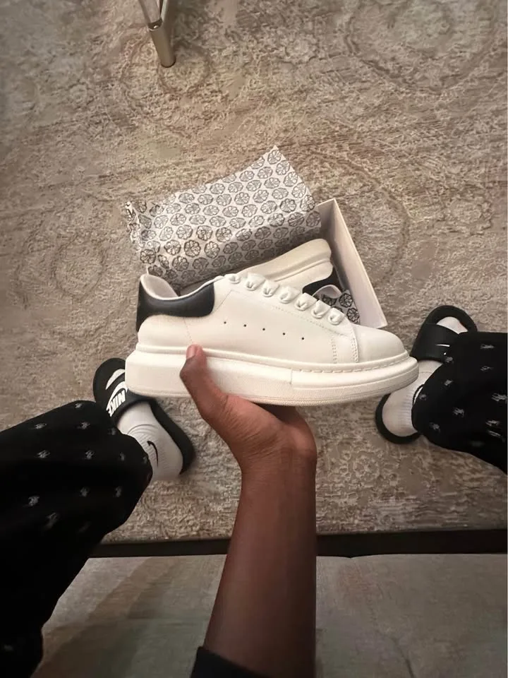 (BRAND NEW) Alexander McQUEEN (NO BOX) image indicator(4)