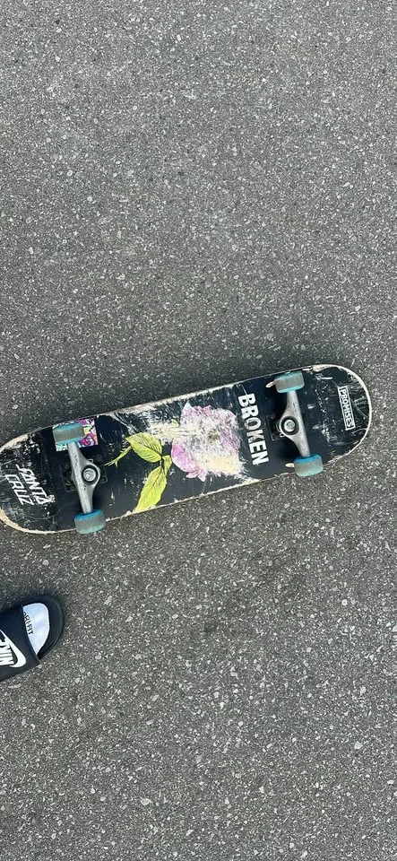 Zumiez skatebord 70$ ( I can accept offers) image indicator(2)