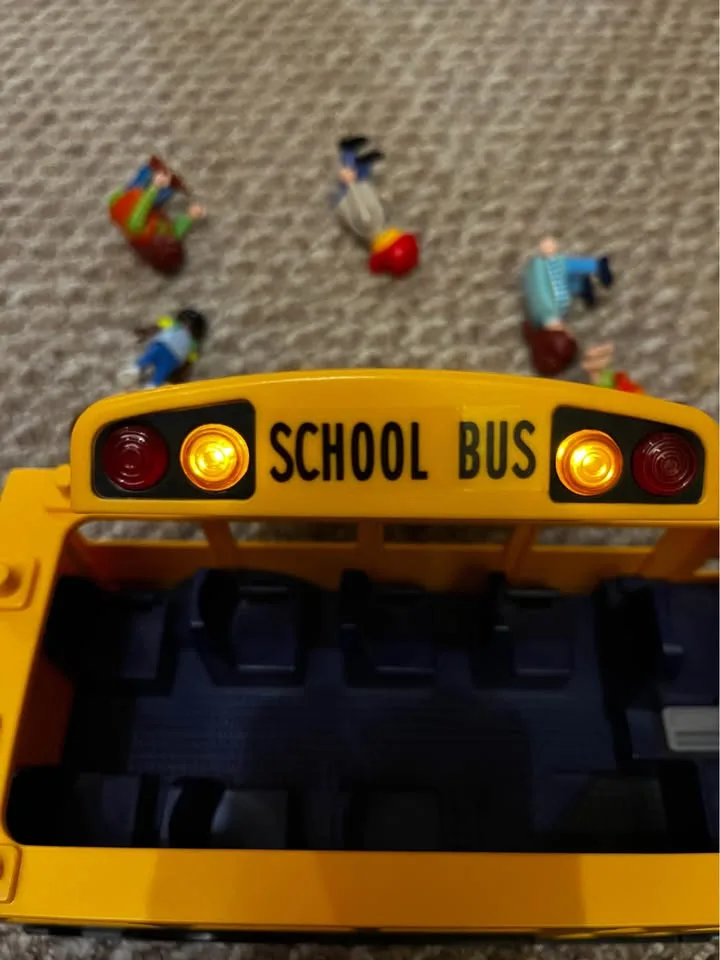 Playmobil Light up school bus image indicator(2)