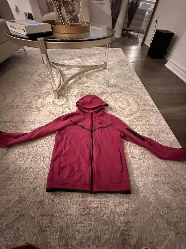 Purple Nike tech fleece old gen (YOUTH XL✅) image indicator(3)