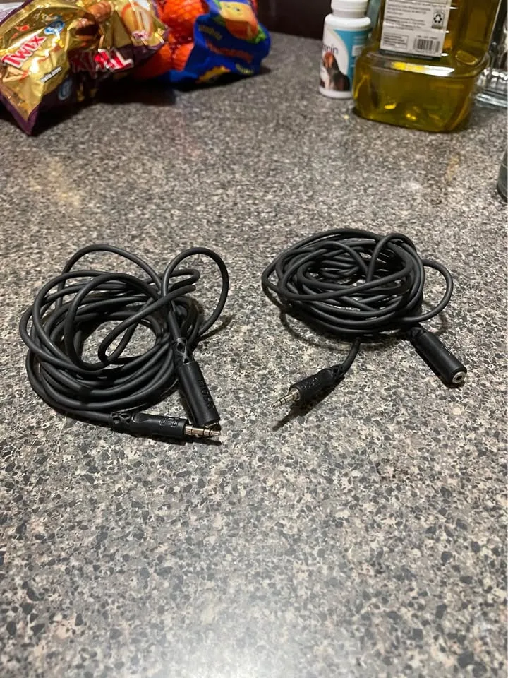 Hosa 1/8” Headphone 10 ft. Extension Cables - (2) image indicator(3)