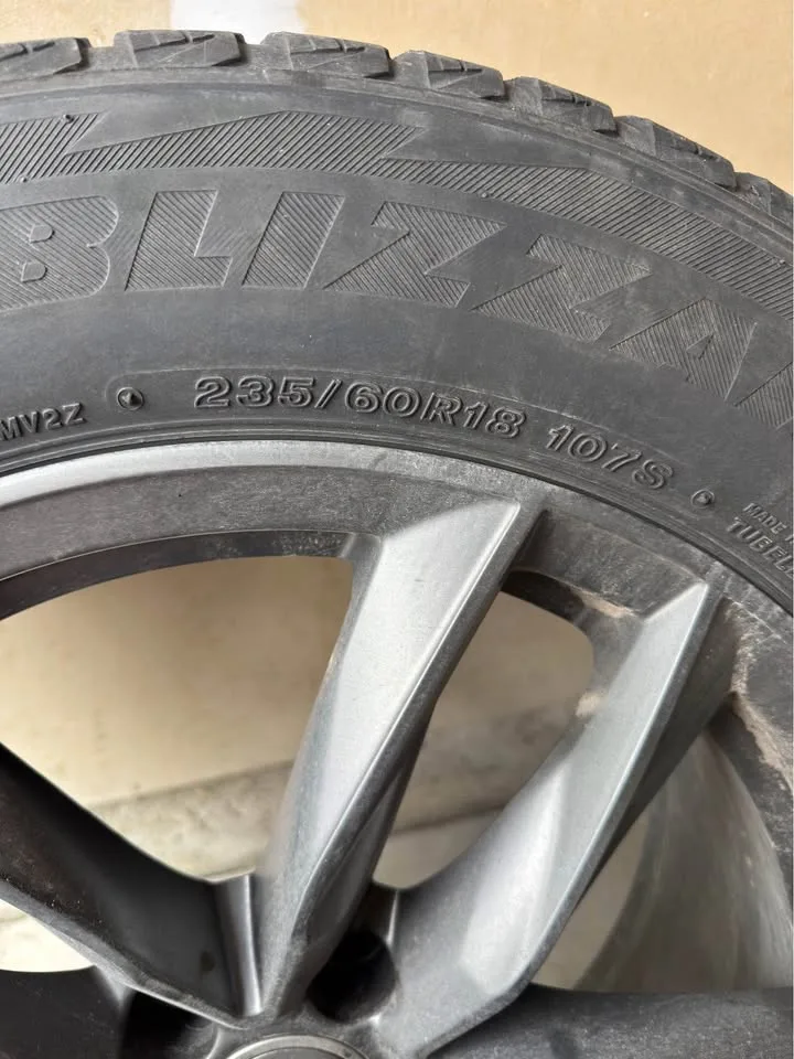 Audi Q5 winter tires and rims (fits 2018+) 235/60R18 image indicator(3)