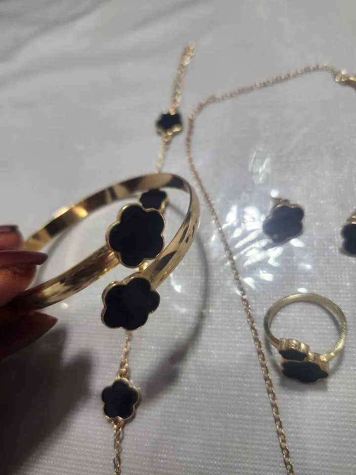 🌸 5pcs Lucky Flower Jewelry Set – with small gift bag image indicator(5)