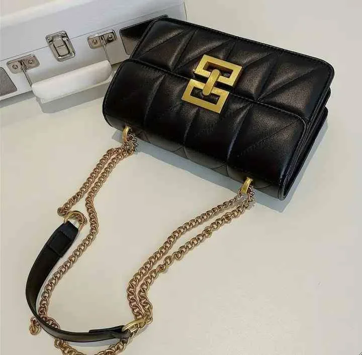 Sales.! Quilted chain handbag image indicator(5)