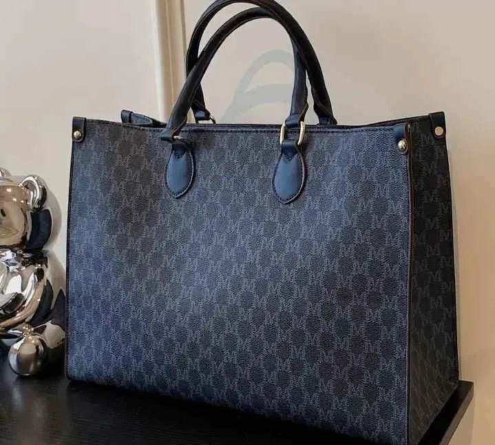 Large Tote Handbag-Blue image indicator(4)