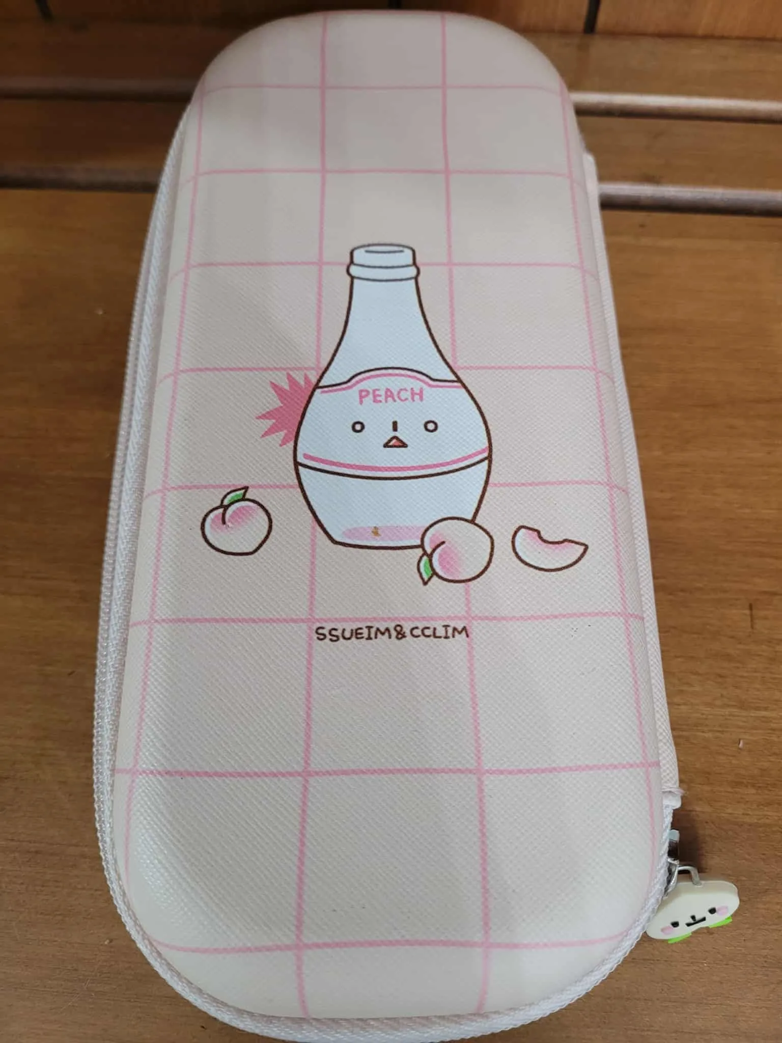 Kakao Japan Chiikawa Smoko PEACH Makeup Pencil Case Holder - New image indicator(2)