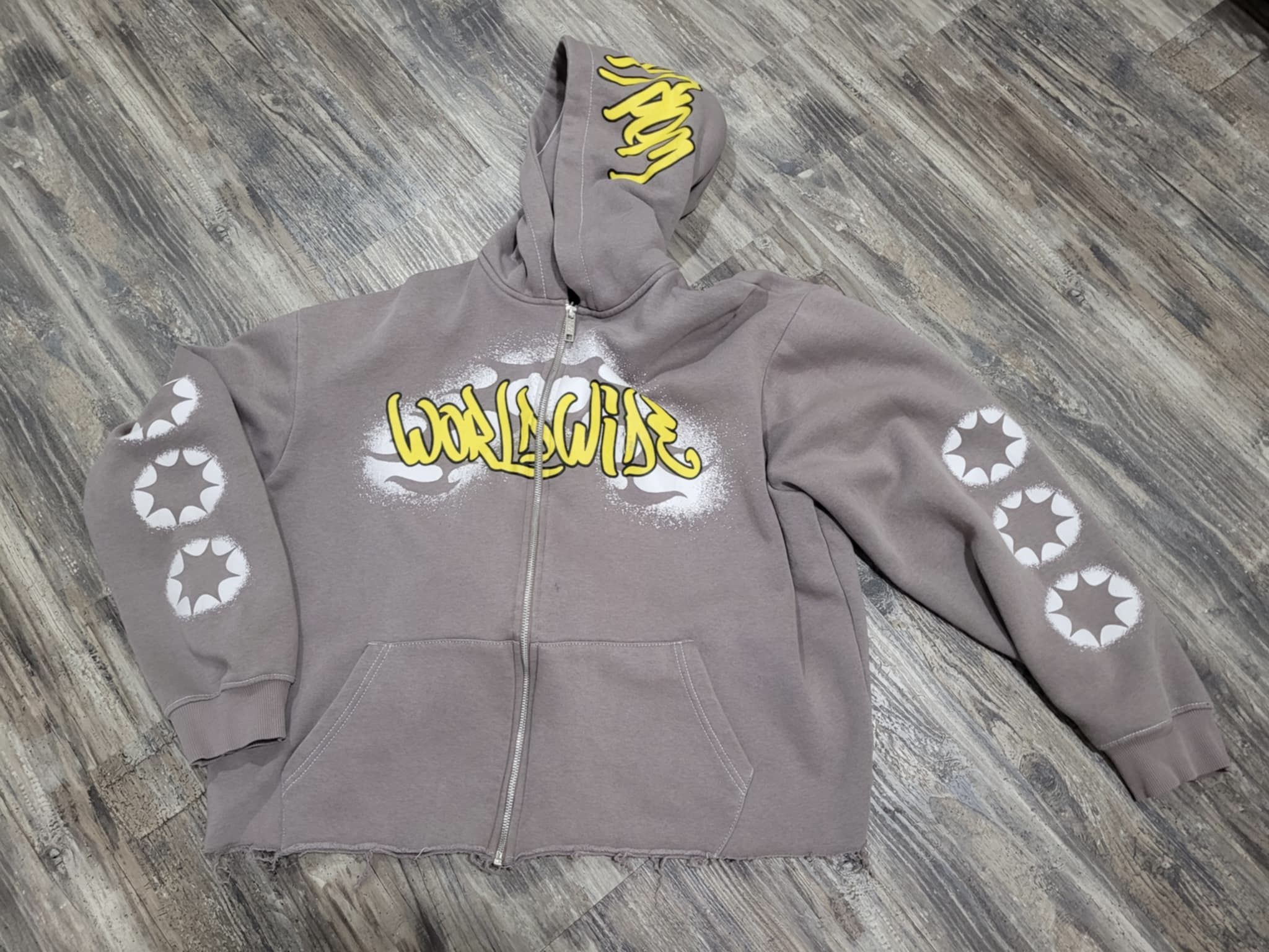 WORLDWIDE Designer Logo Boohoo Man Hoodie Mens Size large!!