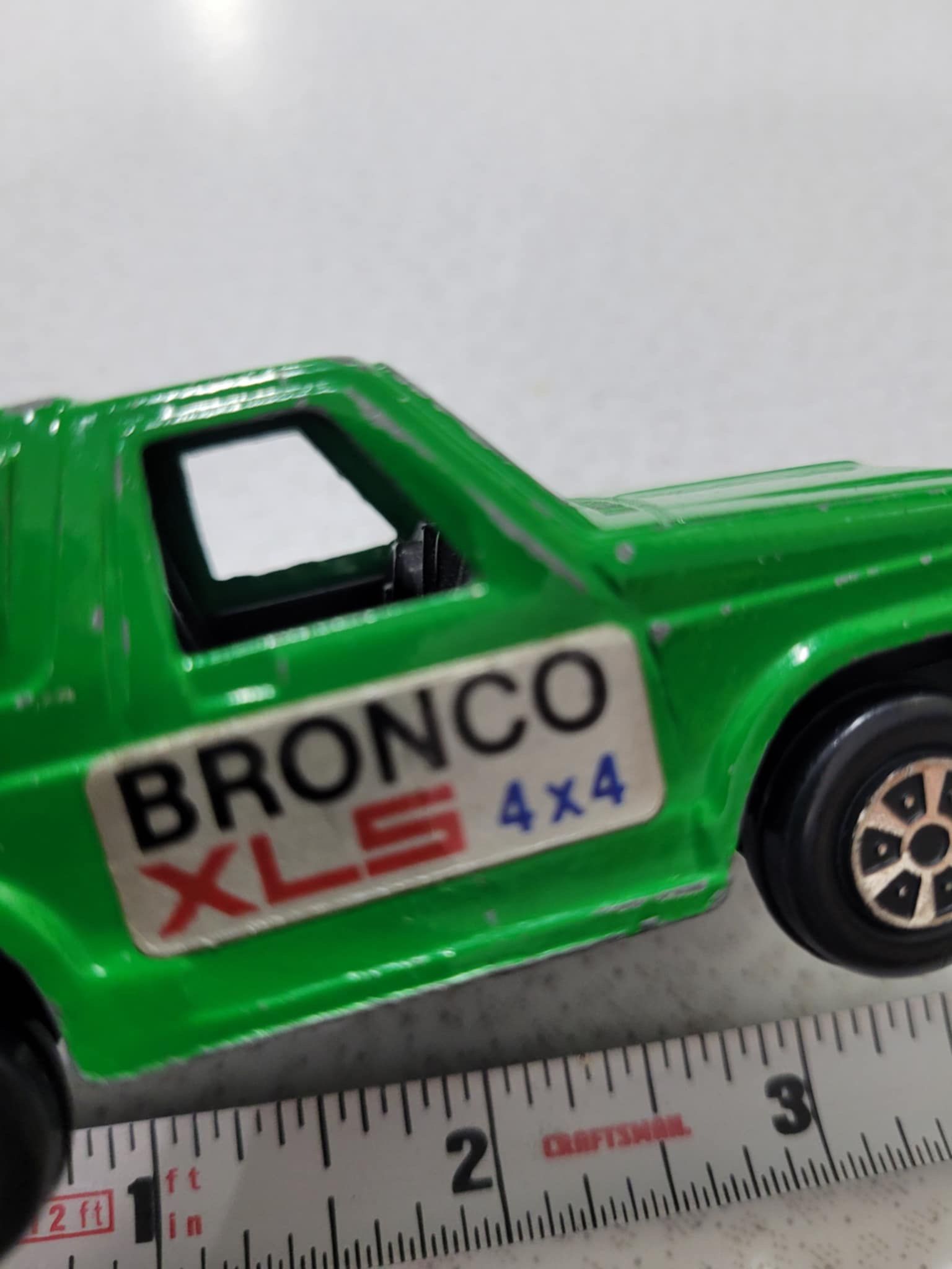 Vintage Tootsie Toys Ford BRONCO 4x4 Green Metal 4 Inch Toy Car - photo 2