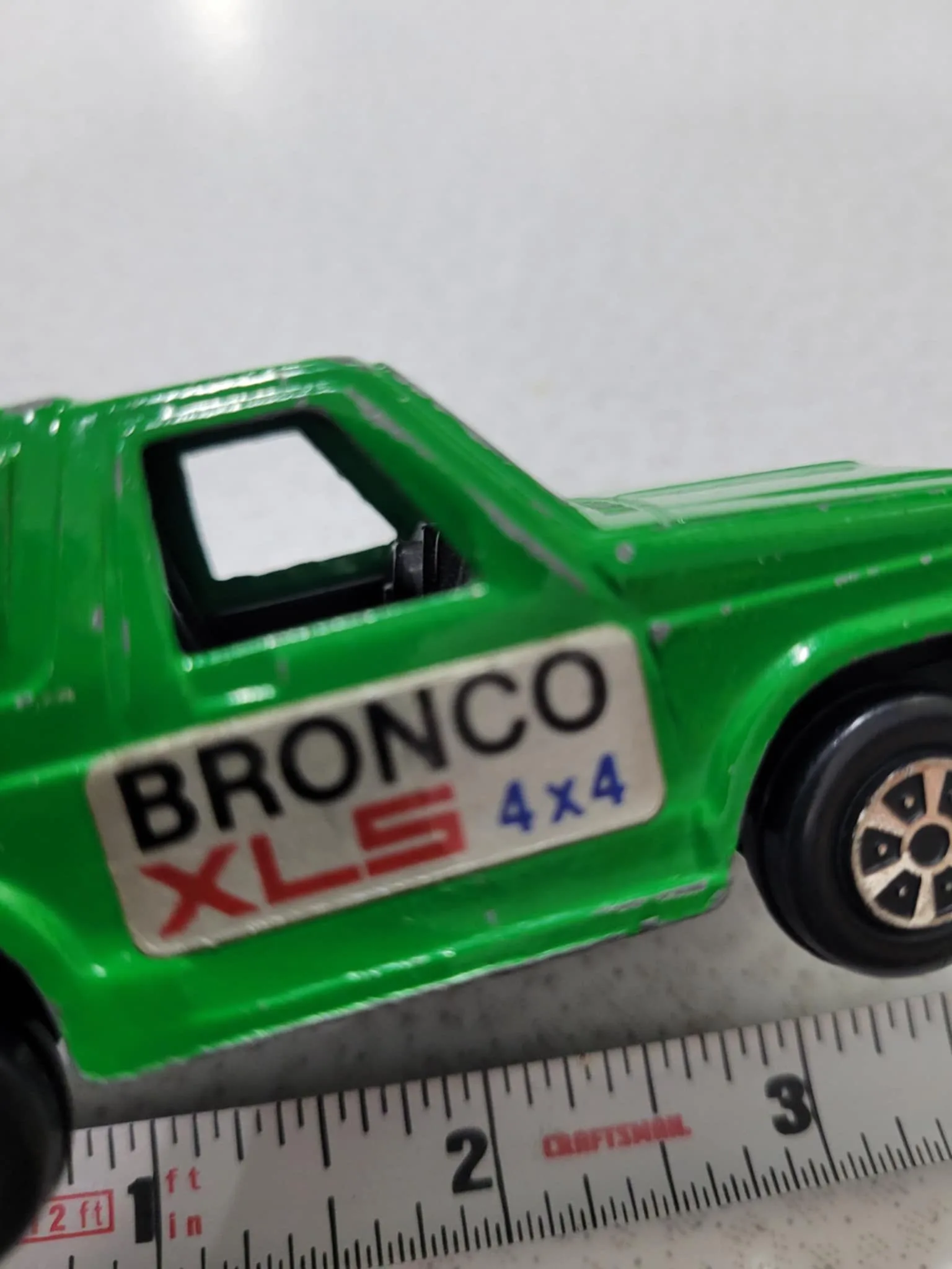 Vintage Tootsie Toys Ford BRONCO 4x4 Green Metal 4 Inch Toy Car image indicator(2)