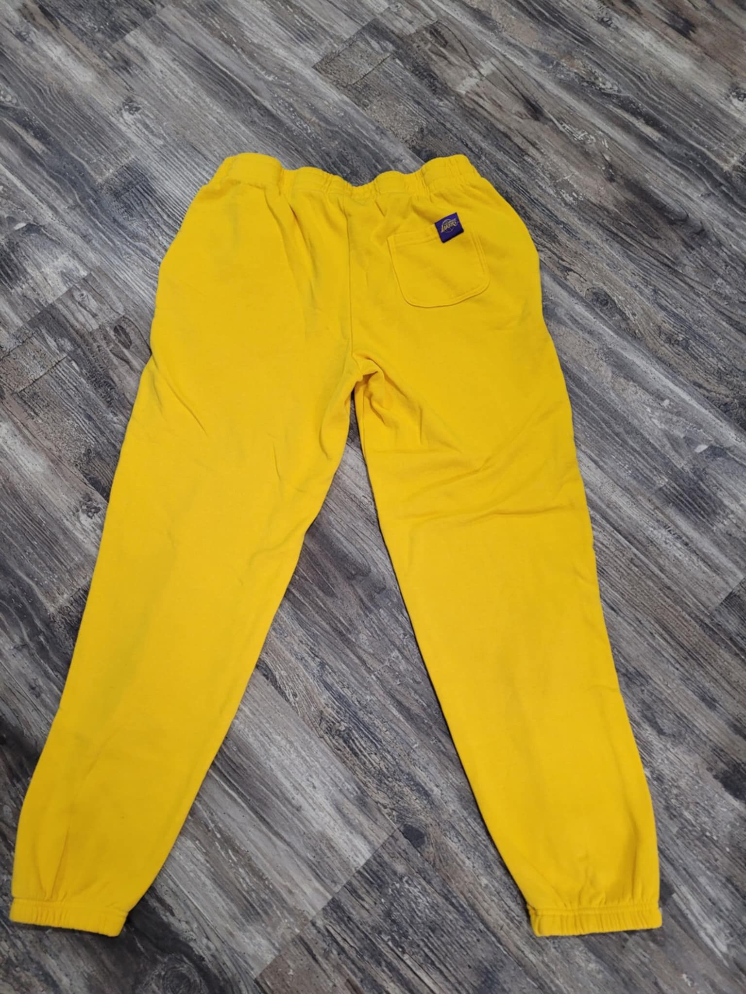 Set Of NBA Los Angeles Lakers Sweatpants & Lebron James Shirt Ad - photo 2