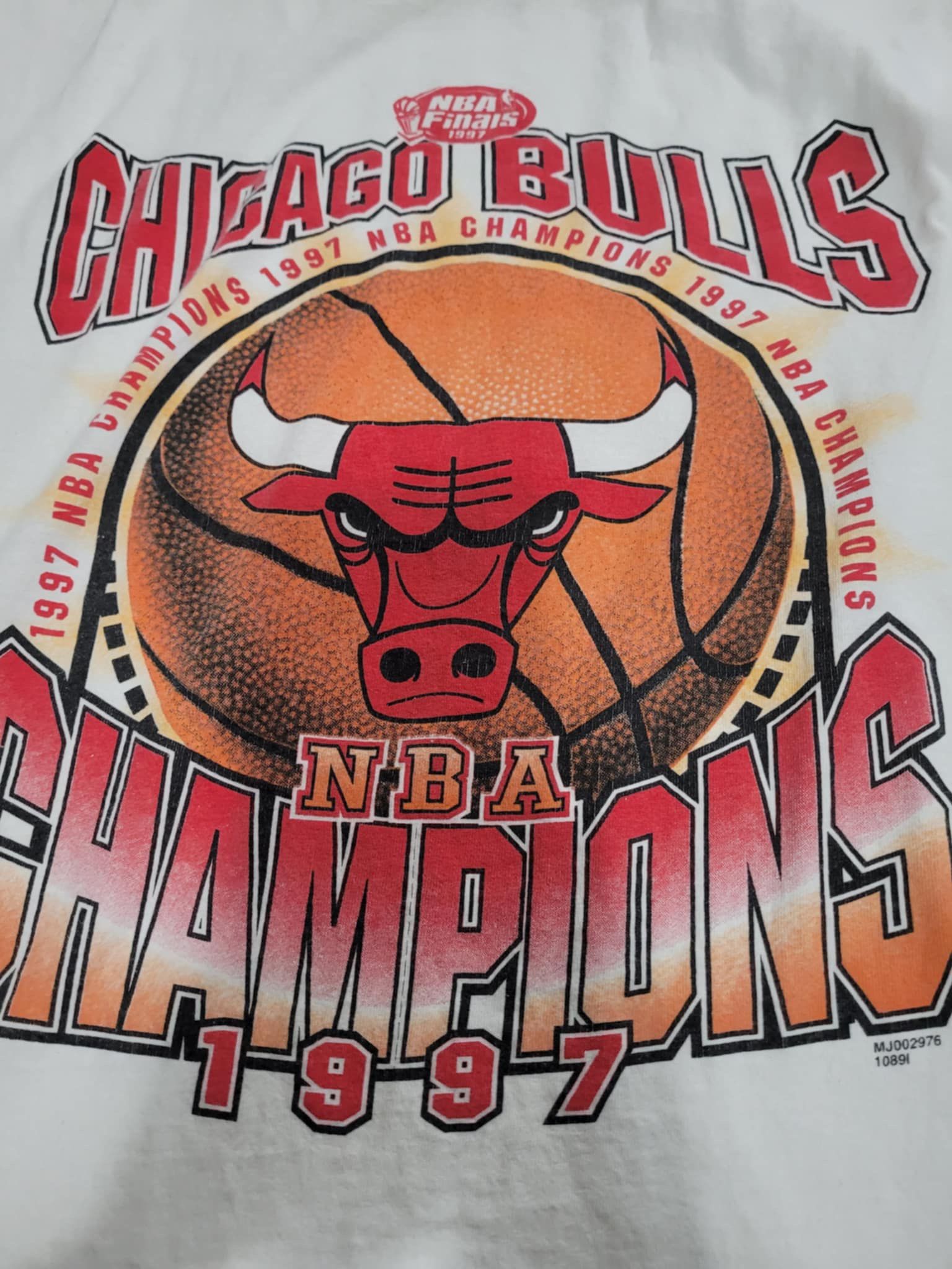 Vintage 1997 NBA Champions Chicago Bulls White Shirt XL - photo 3