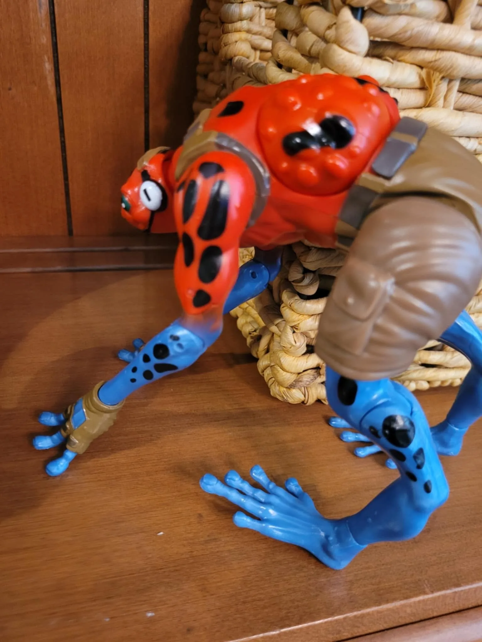 Vintage Red & Blue Poison Dart Frog 8 inch Action Figure Toy - R image indicator(2)