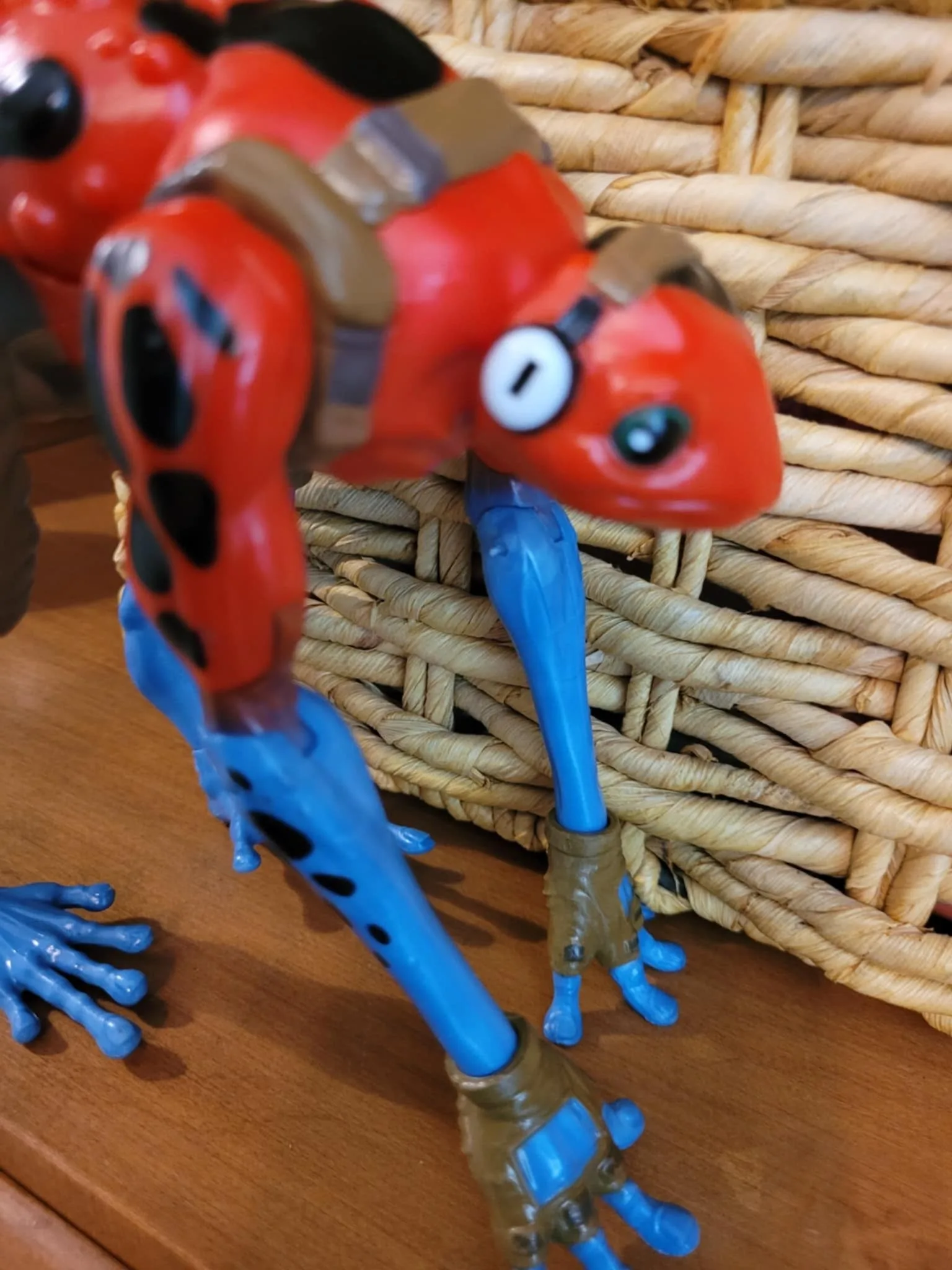 Vintage Red & Blue Poison Dart Frog 8 inch Action Figure Toy - R image indicator(3)
