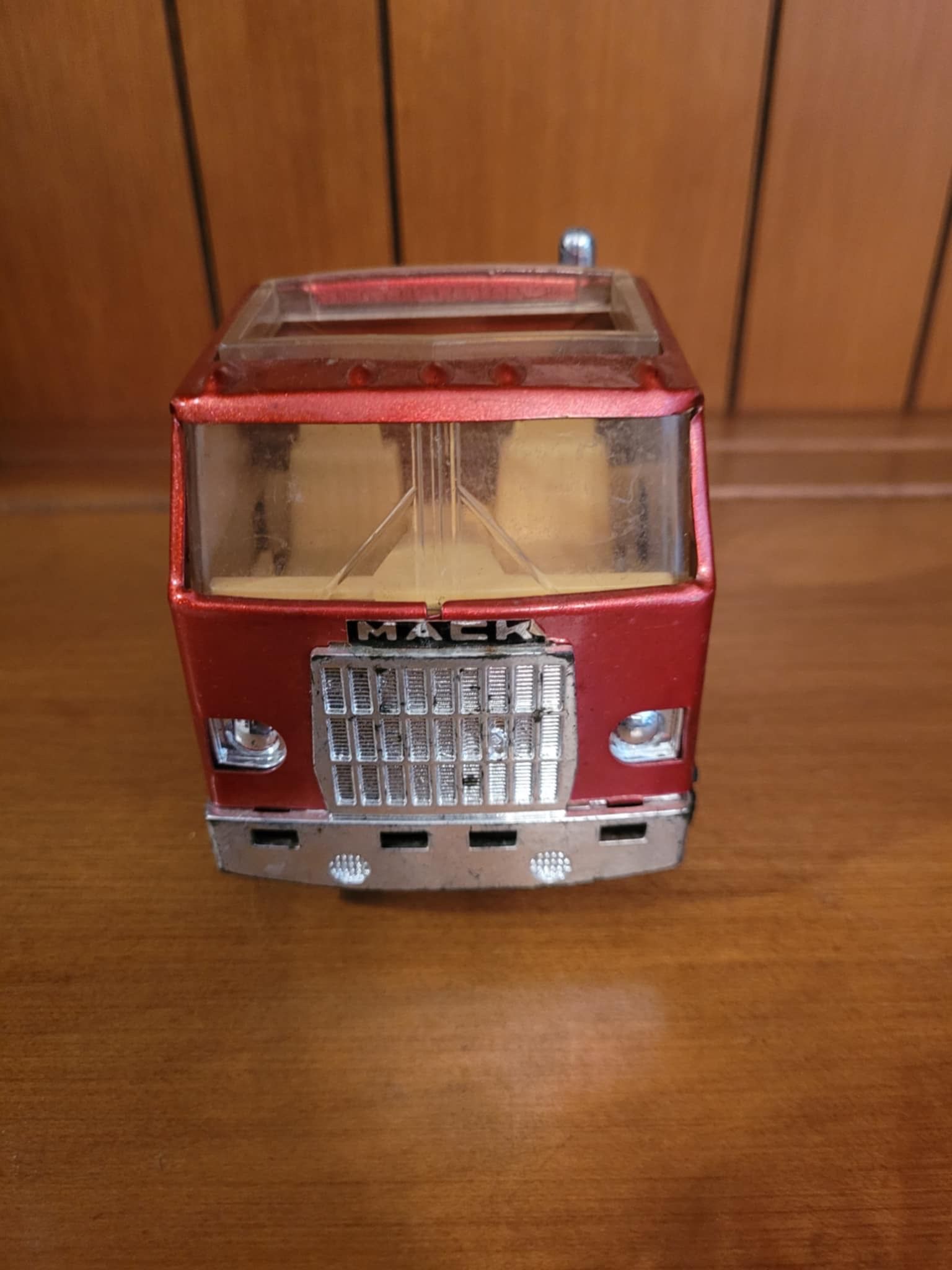 Vintage 1980’s Buddy L Red Mack Semi Truck - photo 4