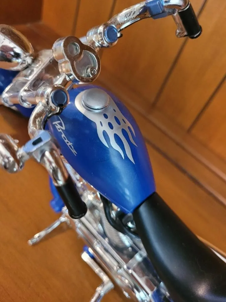 Vintage BRATZ Dolls Blue Motorcycle Chopper Bike Toy - Rare! image indicator(3)