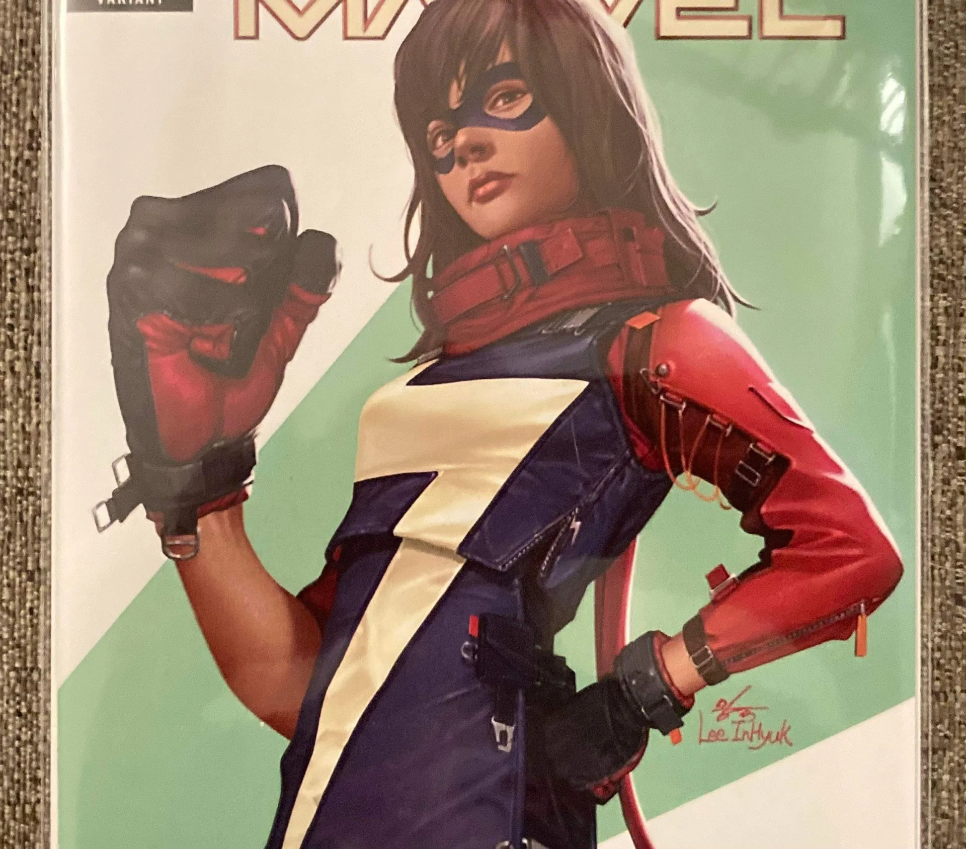 Marvel Comics CAPTAIN MARVEL Issue #31 Variant Ms Marvel Cover C image indicator(5)