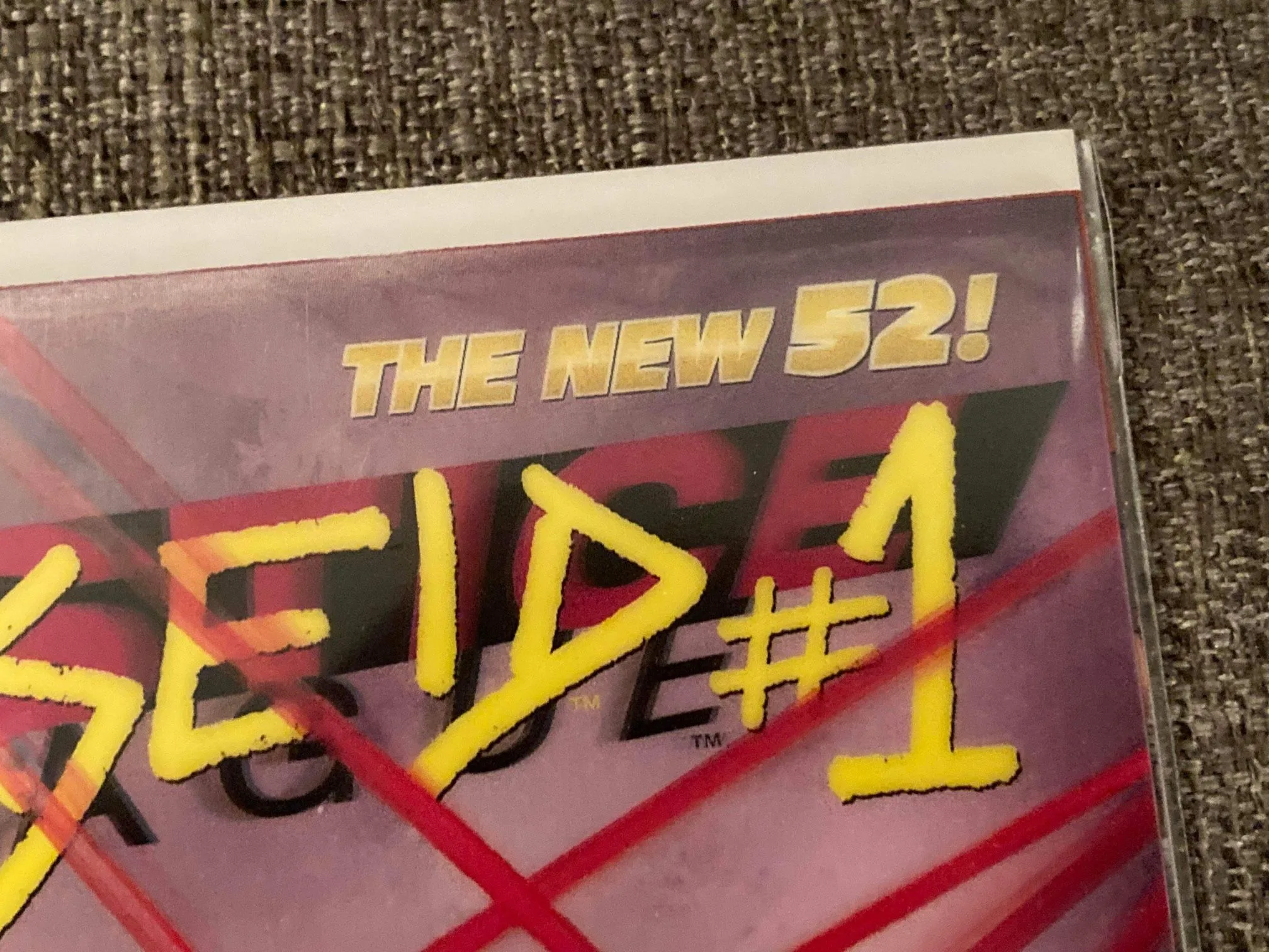 Justice League #23.1 Darkseid 3D Cover Comic Book image indicator(4)