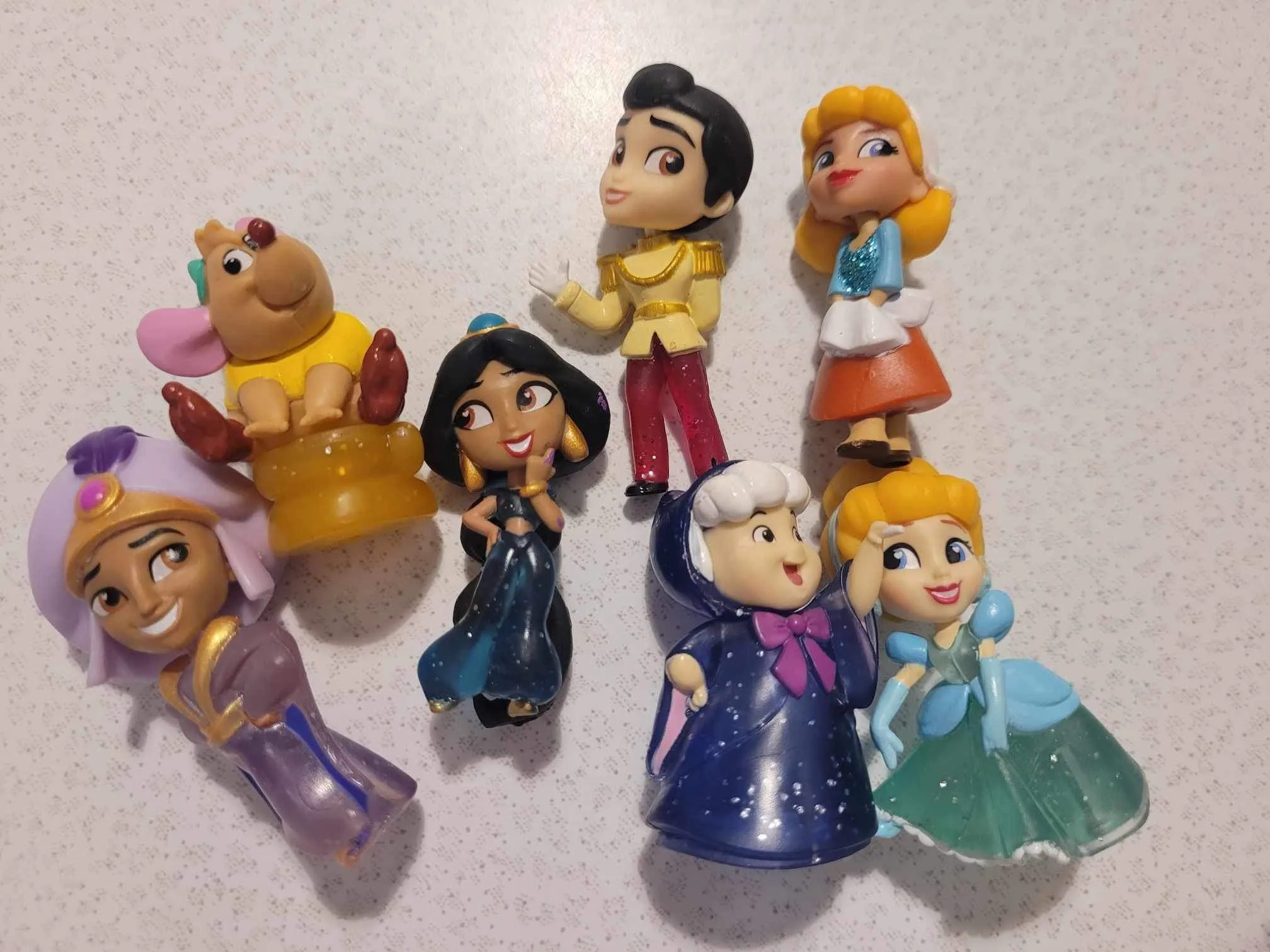 Lot Of 7 Disney Princess Mini Rubber Figures Aladdin Cinderella thumbnail