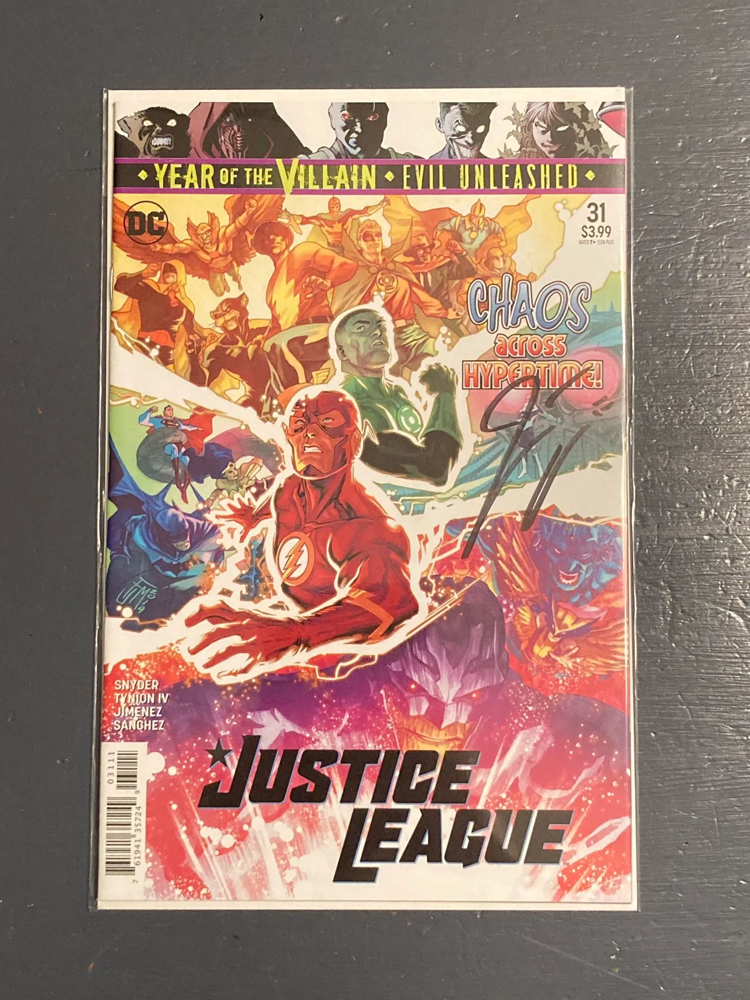 JUSTICE LEAGUE #31 Variant Signed Comic Book With COA thumbnail