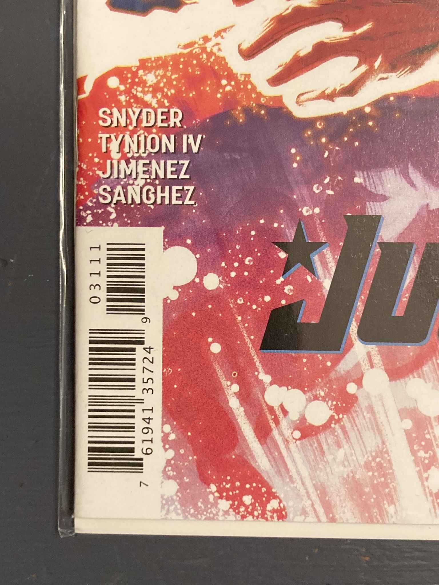 JUSTICE LEAGUE #31 Variant Signed Comic Book With COA - photo 5