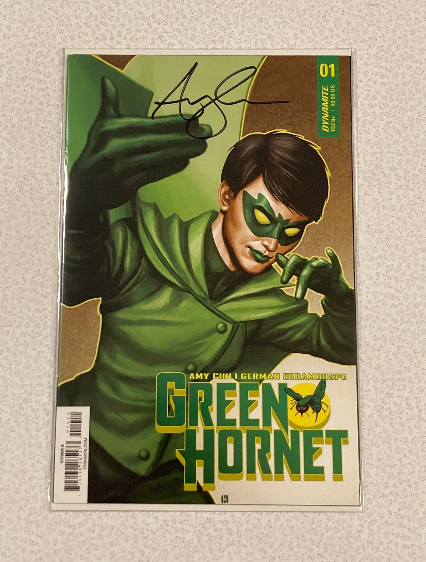 Dynamite Comics GREEN HORNET #1 Signed Comic Book thumbnail