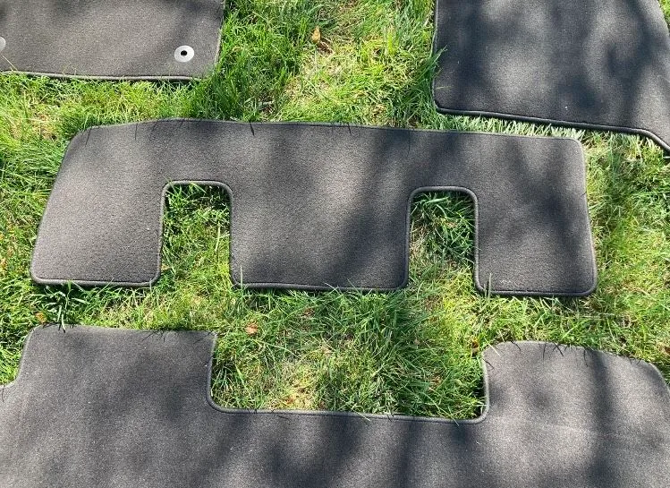 Chevy Traverse/Enclave Carpet Kit - Brand New! image indicator(2)