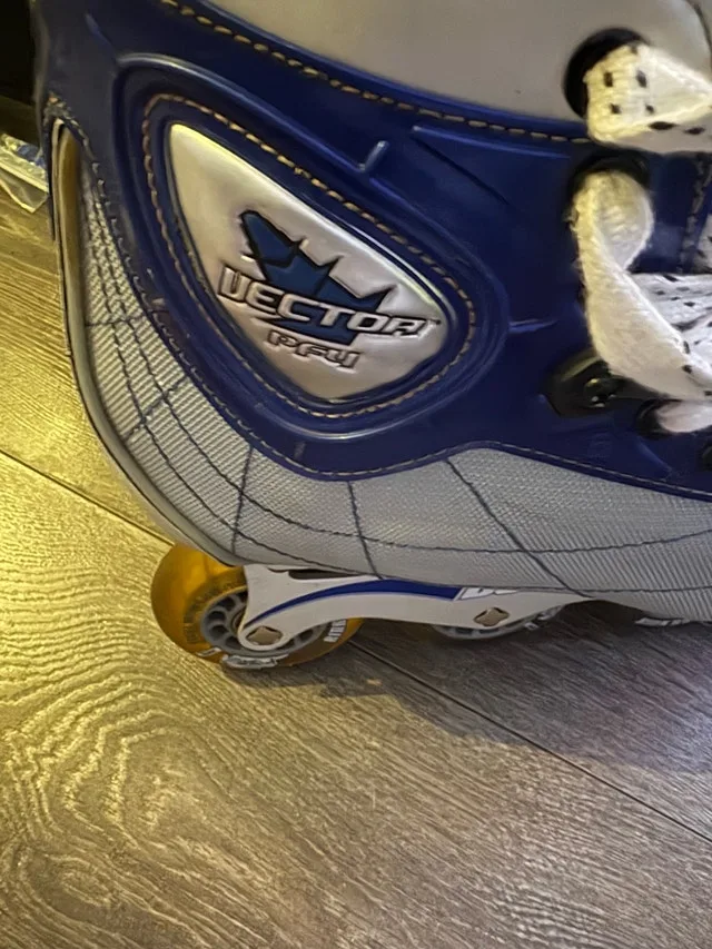 CCM Vector Inline Skates- Like New- size 8 image indicator(2)
