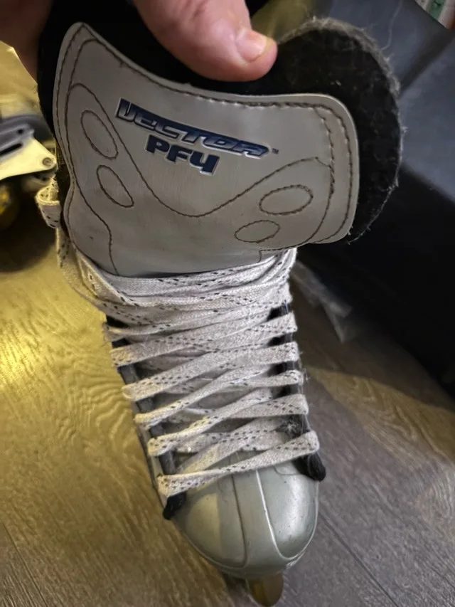 CCM Vector Inline Skates- Like New- size 8 image indicator(5)