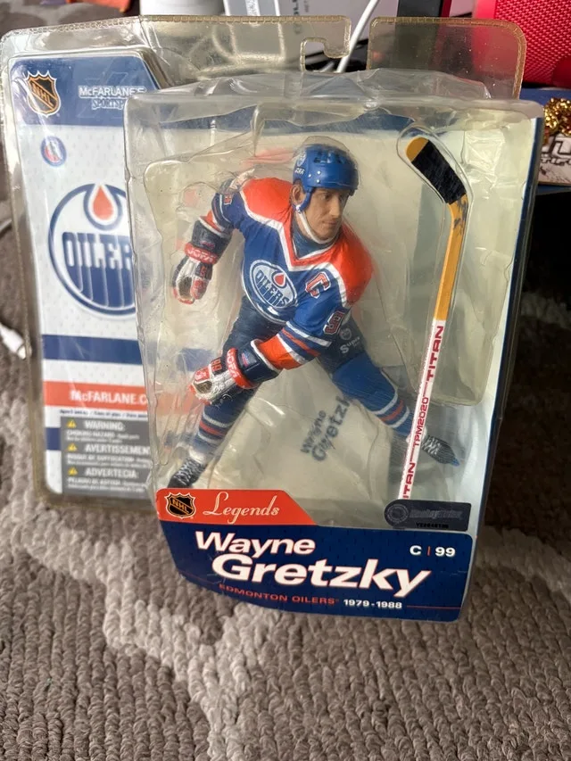 McFarlane Wayne Gretzky Figurine