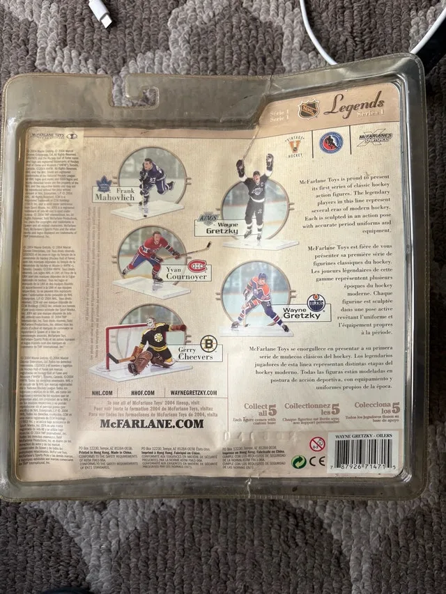 McFarlane Wayne Gretzky Figurine image indicator(4)