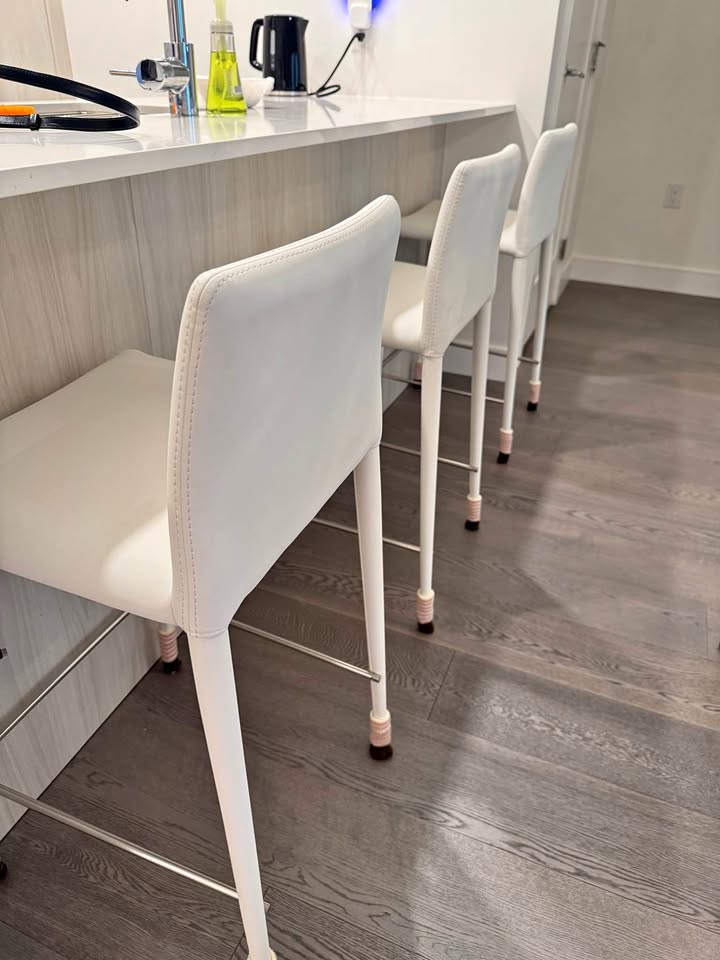 ZENO Counter Stool – White (Excellent Condition)