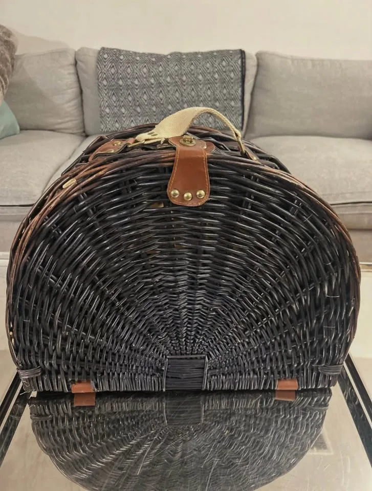 Vintage Wicker Picnic Basket for 4 image indicator(2)