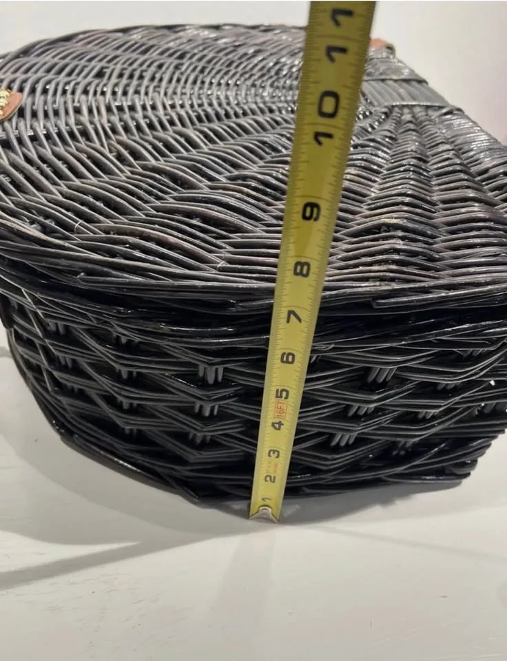 Vintage Wicker Picnic Basket for 4 image indicator(4)