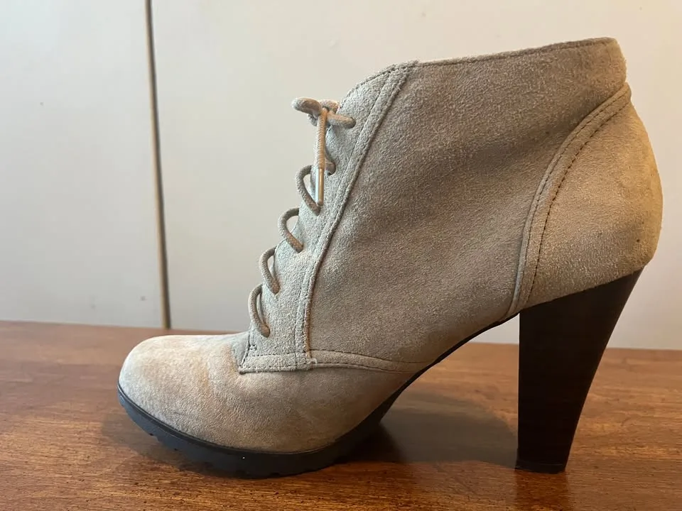 White Mountain Lace Up Ankle Booties image indicator(3)