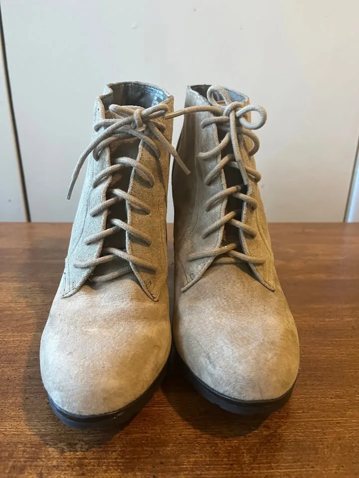 White Mountain Lace Up Ankle Booties image indicator(4)