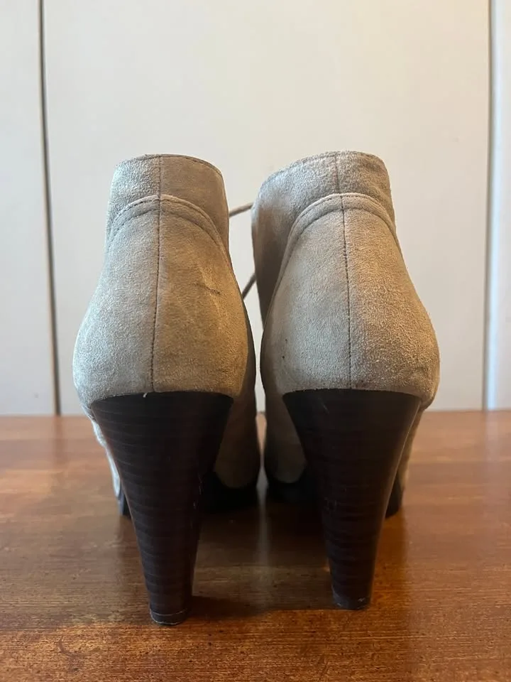 White Mountain Lace Up Ankle Booties image indicator(5)