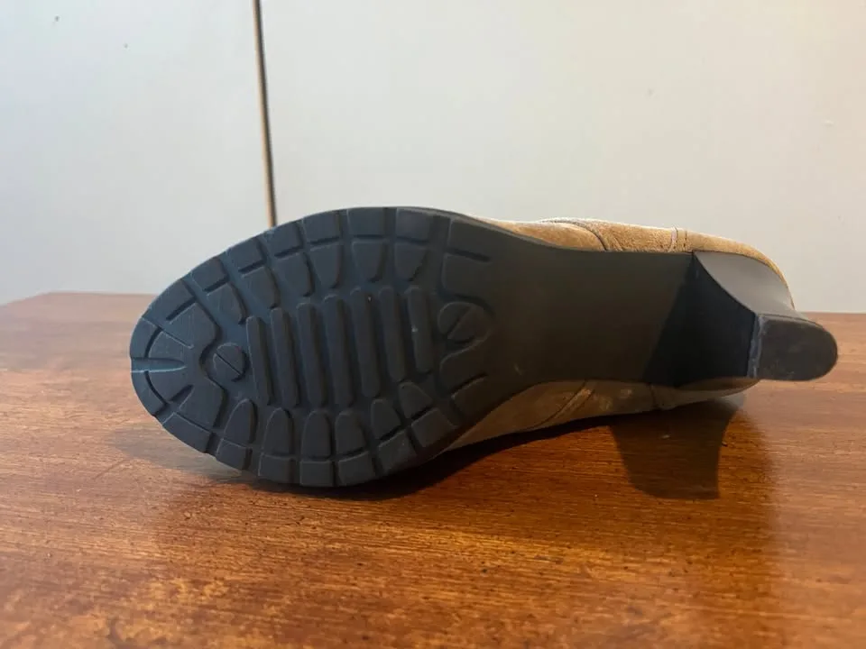 White Mountain Lace Up Ankle Booties image indicator(7)