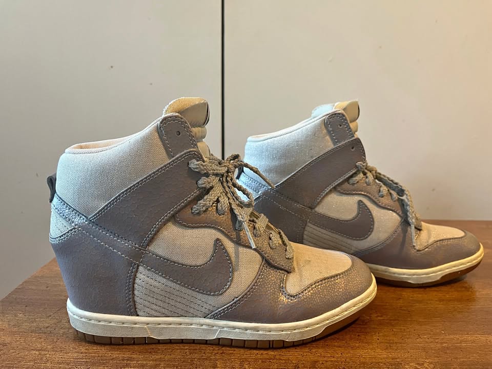 Unique Nike Women Wedge Sneakers