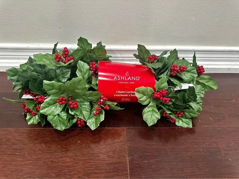 Christmas Chain garland red berry