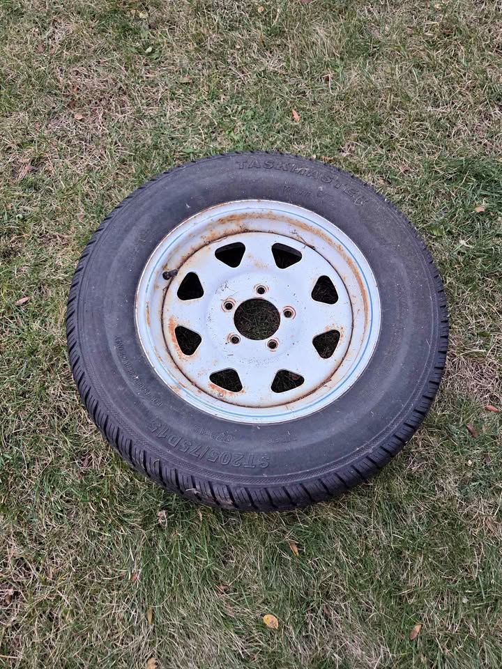 DG - Taskmaster ST205/75D15 Trailer tire