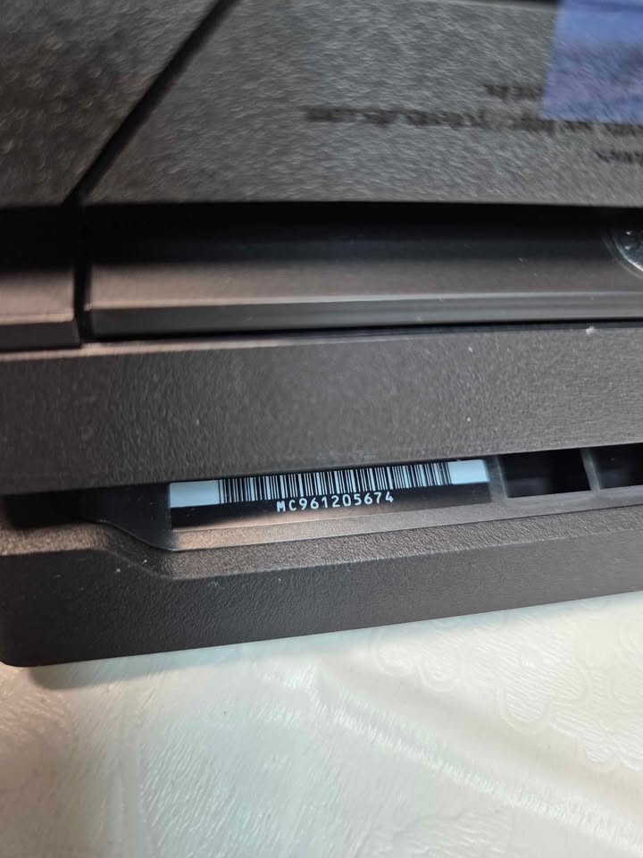 PS4 Play Station 4 with 1TB & 9 games - photo 3