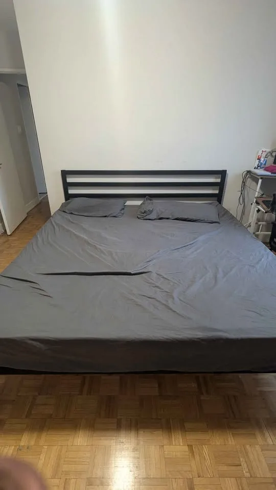 Move out sale, multiple items image indicator(6)