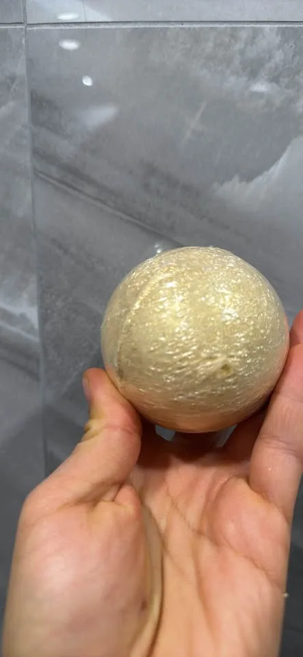 Golden sparkle bath bomb image indicator(2)