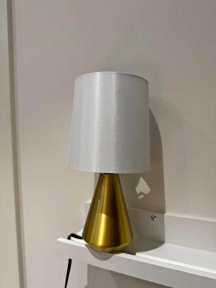 Modern lamp with smart bulb - New