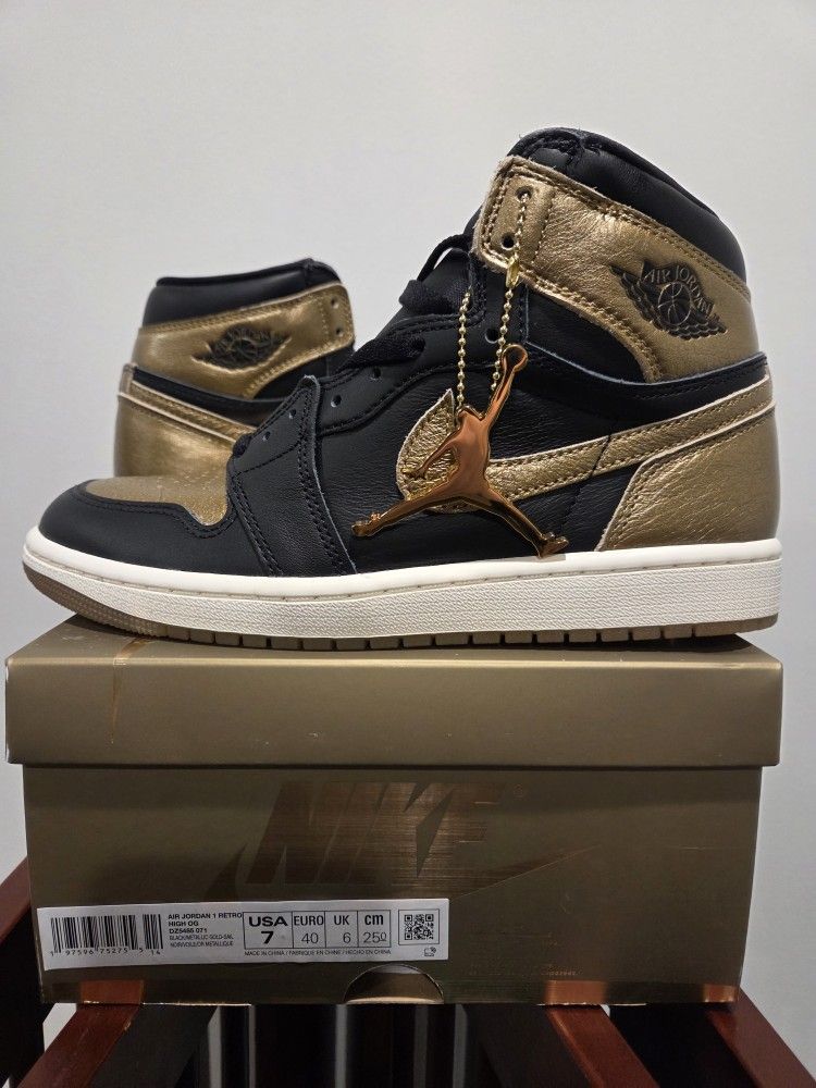 Nike Air Jordan 1 High OG Black and Gold Men's Size 7