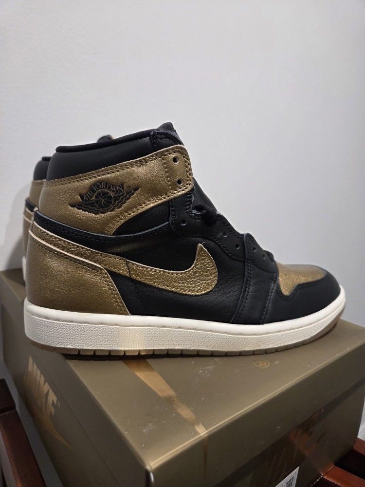 Nike Air Jordan 1 High OG Black and Gold Men's Size 7 - photo 2