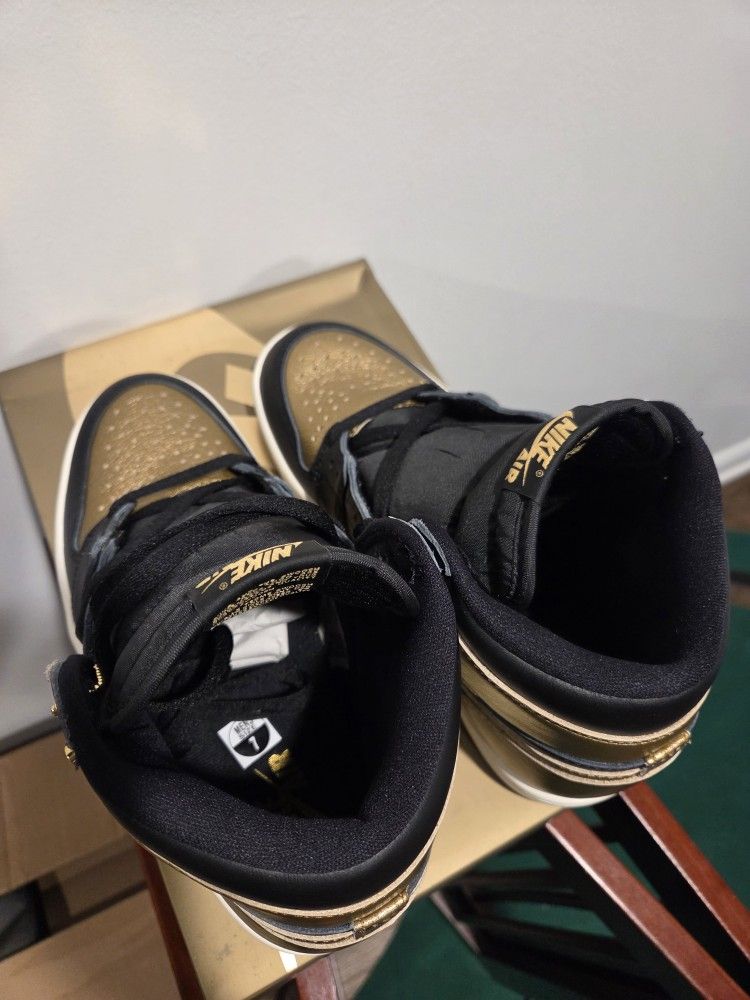 Nike Air Jordan 1 High OG Black and Gold Men's Size 7 - photo 3